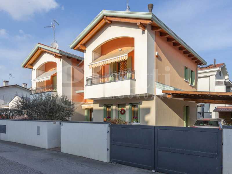 Villa Trifamiliare in Vendita ad Portogruaro - 275000 Euro