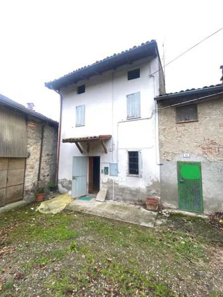 Casa Indipendente in Vendita ad Pianello Val Tidone - 45000 Euro