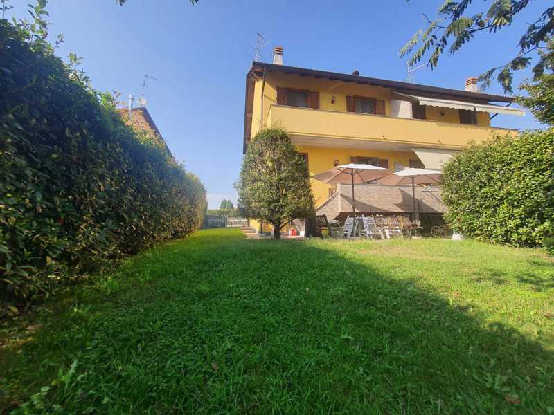 Villa Bifamiliare in Vendita ad Mortara - 219000 Euro