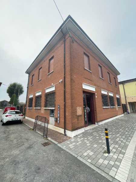 Rustico-Casale-Corte in Vendita ad Novi di Modena - 240000 Euro