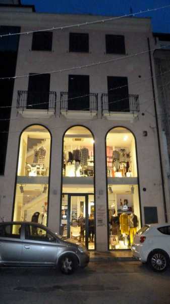 Edificio-Stabile-Palazzo in Affitto ad San Benedetto del Tronto - 2100 Euro