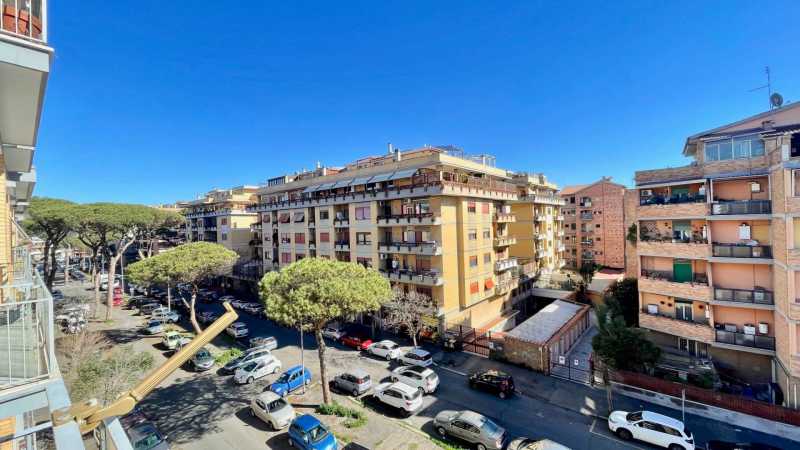 Appartamento in Vendita ad Roma - 215000 Euro