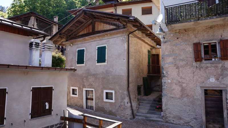 Casa Indipendente in Vendita ad Montagne - 78000 Euro