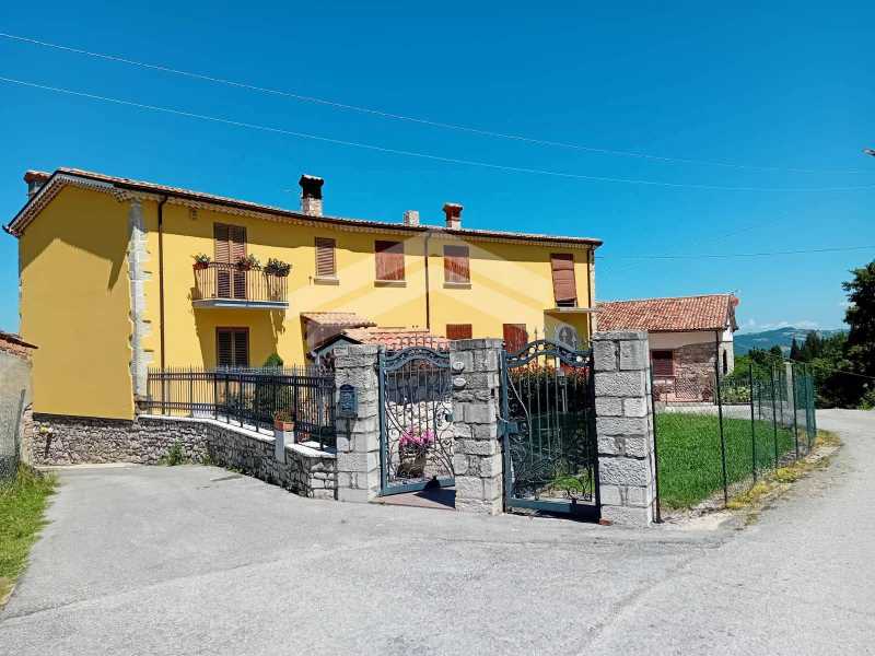 Villa Bifamiliare in Vendita ad Guardiaregia - 70000 Euro