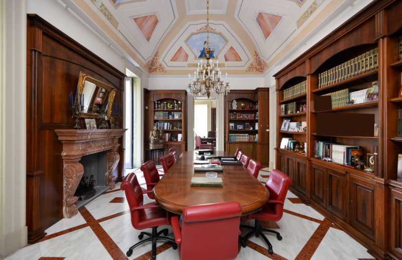 Edificio-Stabile-Palazzo in Vendita ad Lecce - 1900000 Euro