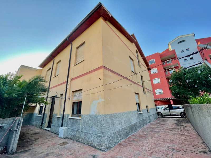 Edificio-Stabile-Palazzo in Vendita a Olbia - 335000 Euro