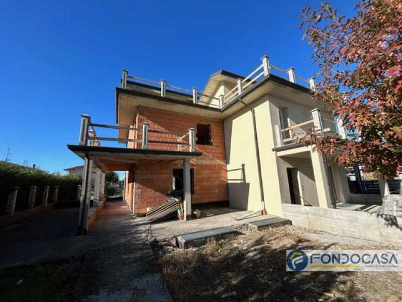 Villa Bifamiliare in Vendita ad Castrezzato - 169900 Euro