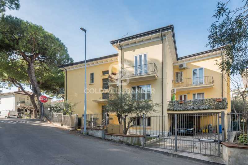 Edificio-Stabile-Palazzo in Vendita ad Riccione - 1050000 Euro