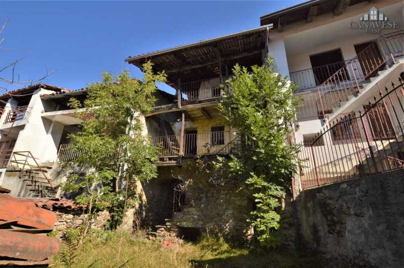 Rustico-Casale-Corte in Vendita ad Val di Chy - 15000 Euro