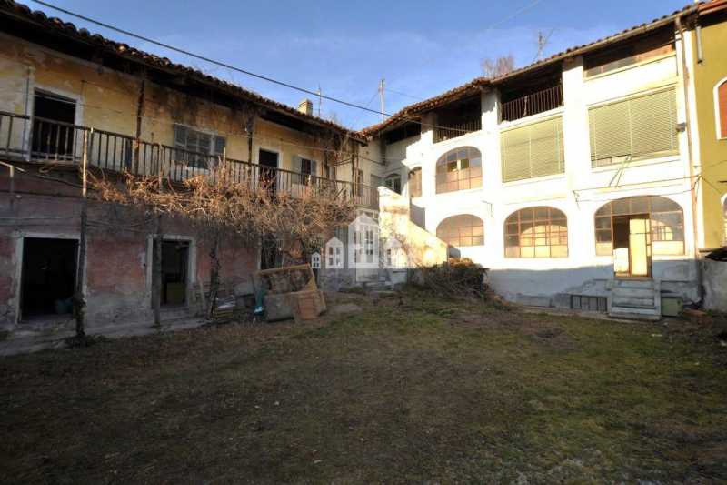 Rustico-Casale-Corte in Vendita ad Castellamonte - 34000 Euro