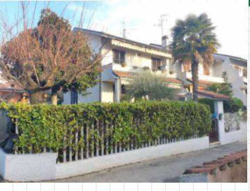 Villa a Schiera in Vendita ad Trezzano Rosa - 197812 Euro