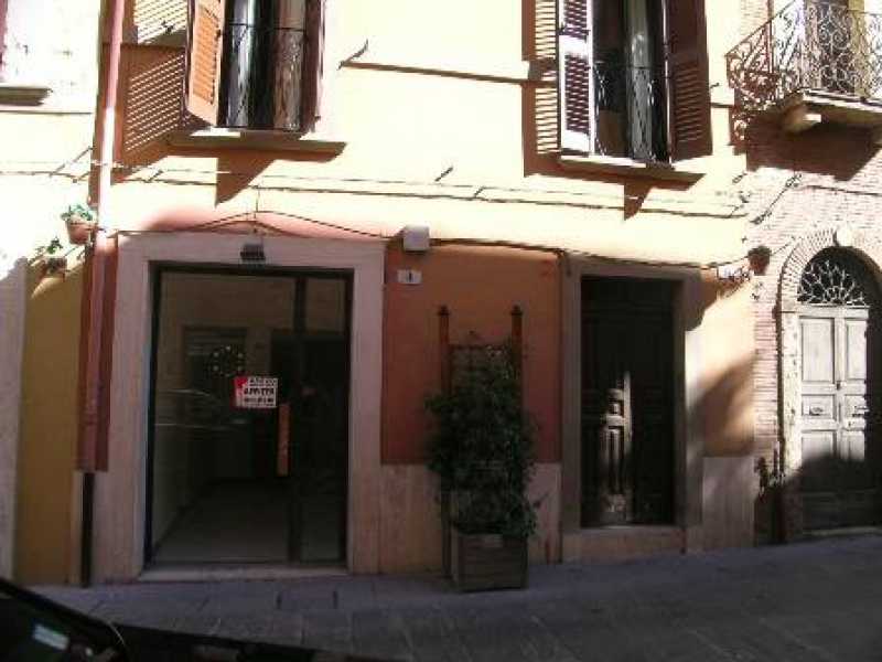 Locale Commerciale in Affitto ad Rieti - 300 Euro