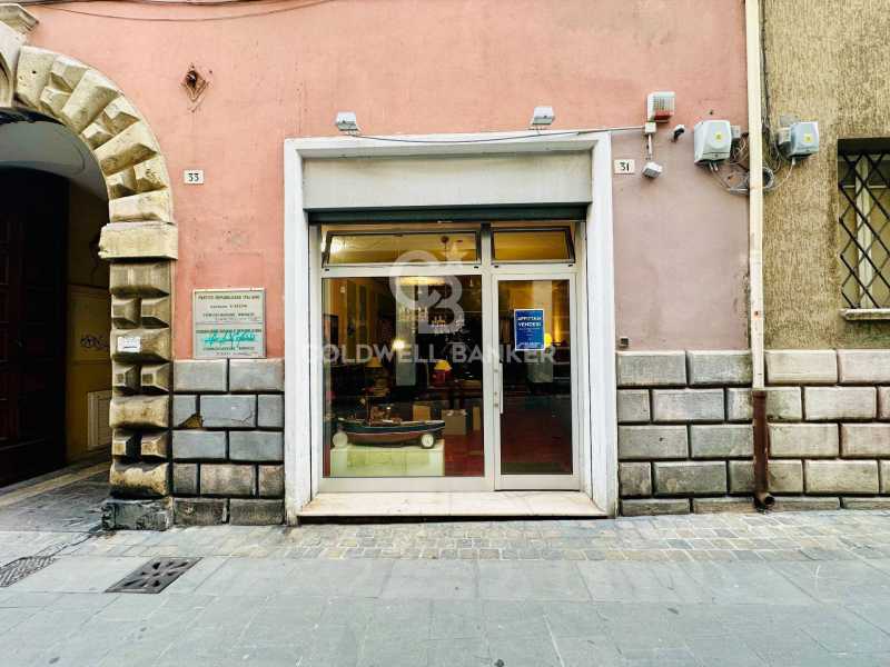 Negozio in Affitto ad Rimini - 1000 Euro