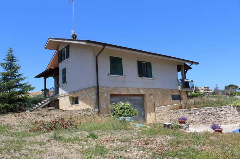 Villa in Vendita ad Montenero di Bisaccia - 300000 Euro