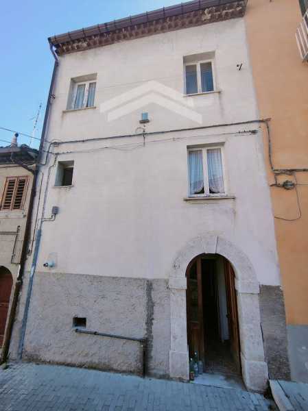 Edificio-Stabile-Palazzo in Vendita ad Campobasso - 55000 Euro