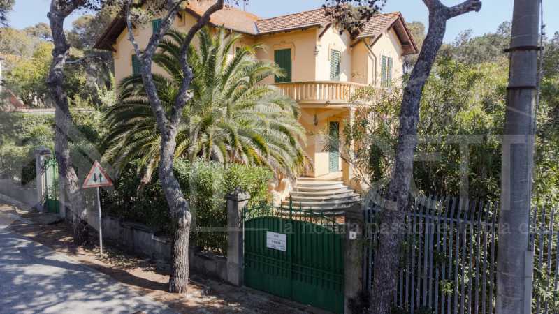 Casa Trifamiliare in Vendita ad Livorno - 780000 Euro