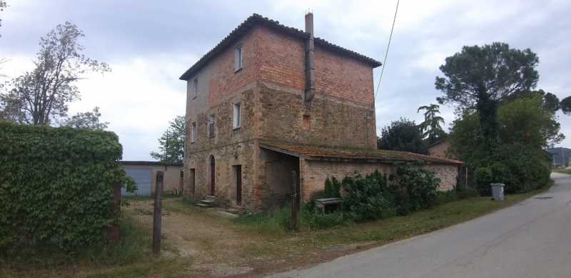 Rustico-Casale-Corte in Vendita ad Perugia - 98000 Euro