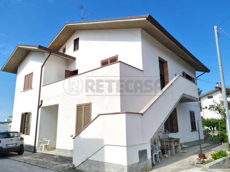 Casa Bifamiliare in Vendita ad Manoppello - 210000 Euro