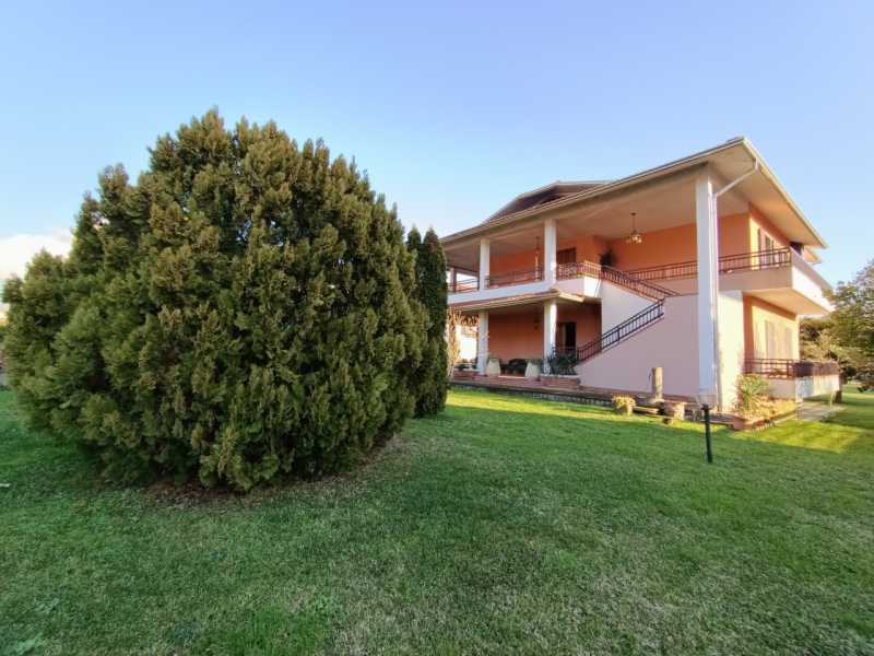Villa in Vendita ad Licciana Nardi - 380000 Euro