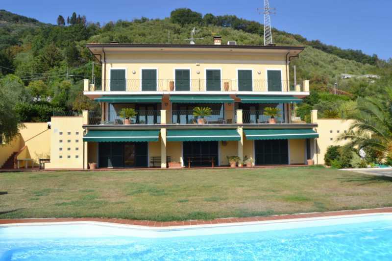 Villa in Vendita ad Carrara - 1800000 Euro