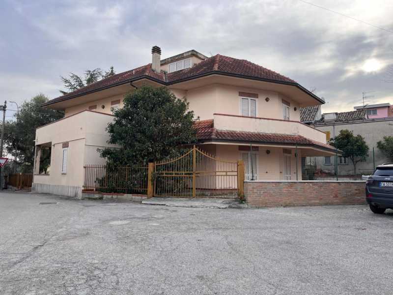 Villa in Vendita ad Castel di Lama - 300000 Euro