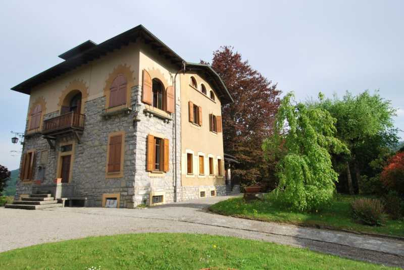 Villa in Vendita ad Alta Valle Intelvi