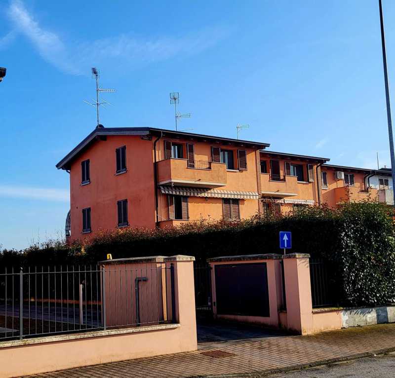 Villa a Schiera in Vendita ad Sissa Trecasali - 210000 Euro