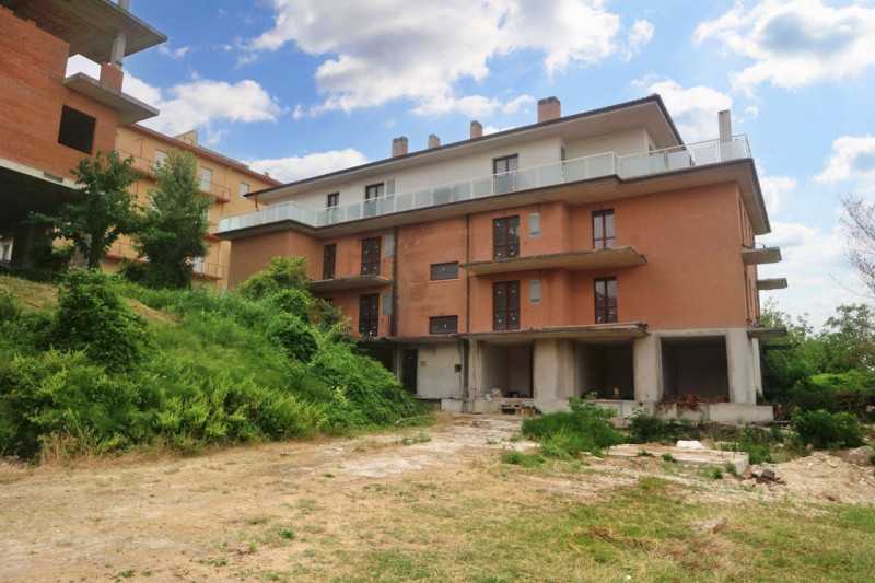 Edificio-Stabile-Palazzo in Vendita ad Monte San Giusto - 231313 Euro