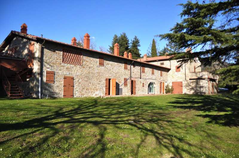 Rustico-Casale-Corte in Vendita ad Loro Ciuffenna - 1180000 Euro
