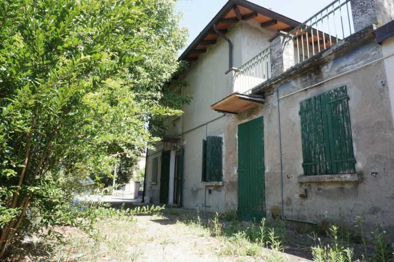 Villa a Schiera in Vendita ad Parma - 79000 Euro