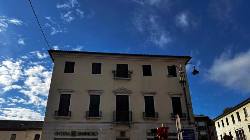Edificio-Stabile-Palazzo in Vendita ad Cornuda - 429000 Euro
