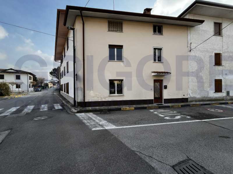 Villa a Schiera in Vendita ad Capriva del Friuli - 64000 Euro