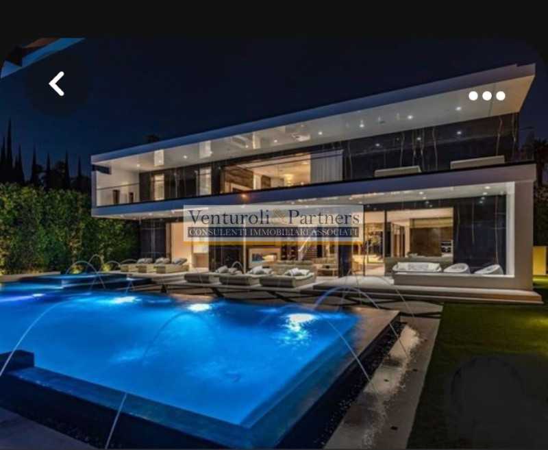Villa in Vendita ad Soiano del Lago - 2300000 Euro