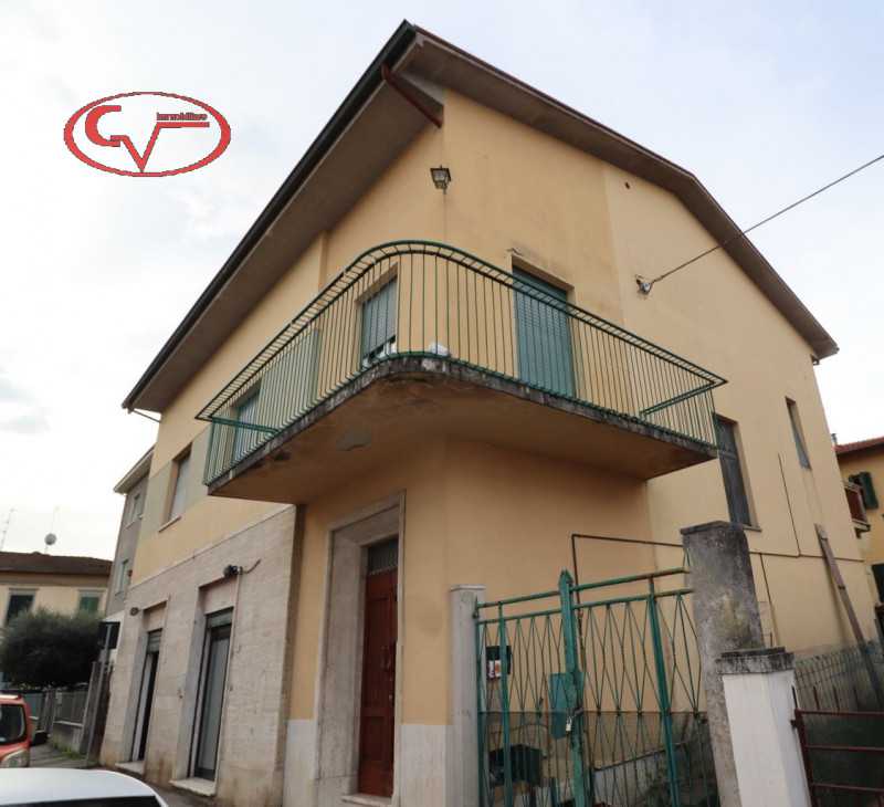 Villa a Schiera in Vendita ad Montevarchi - 250000 Euro