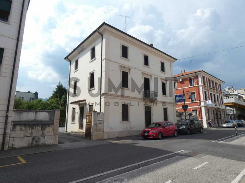 Villa in Vendita ad Schio - 320000 Euro