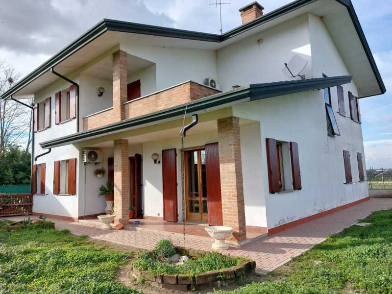 Casa Indipendente in Vendita ad Piacenza D`adige - 195000 Euro