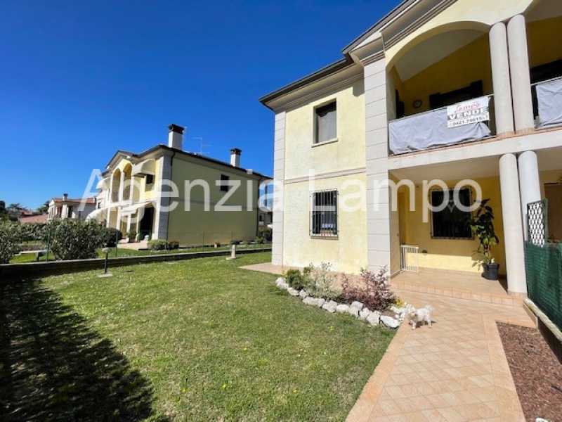 Villa Bifamiliare in Vendita ad Portogruaro - 325000 Euro