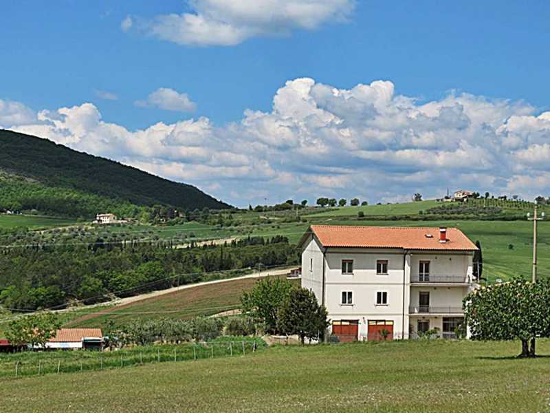 villa in Vendita ad Baschi - 240000 Euro
