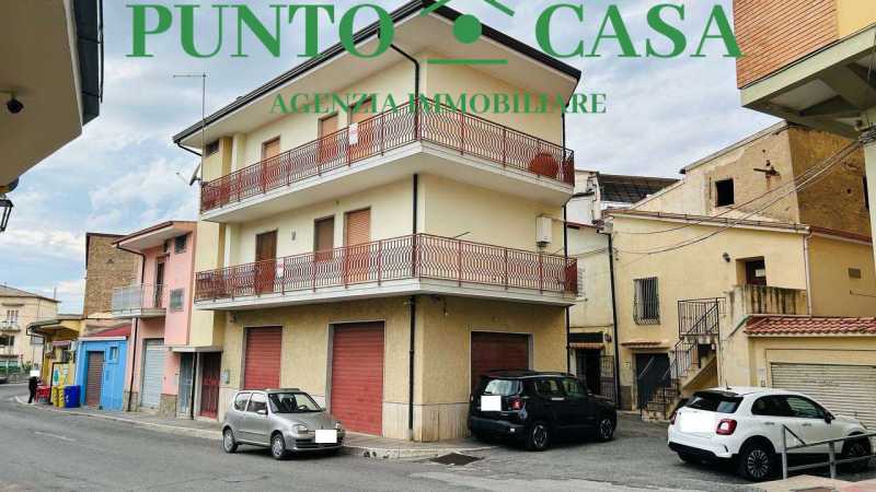 edificio-stabile-palazzo in Vendita ad Lamezia Terme - 190000 Euro