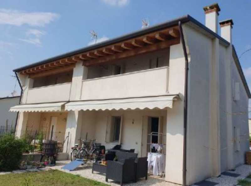 Villa Bifamiliare in Vendita ad Volpago del Montello - 155250 Euro