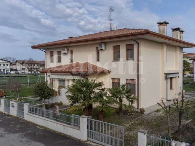 Villa Bifamiliare in Vendita ad Fossalta di Portogruaro - 170000 Euro