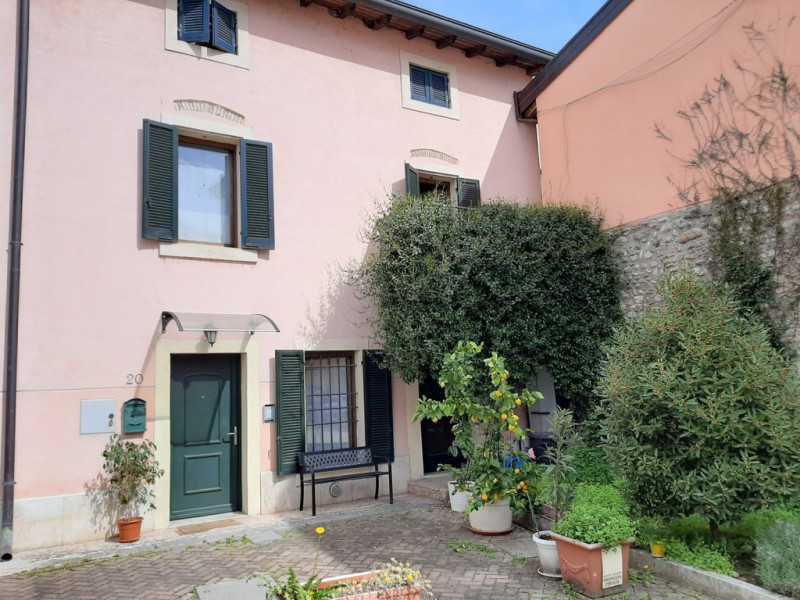 Villa a Schiera in Vendita ad Castelnuovo del Garda - 295000 Euro