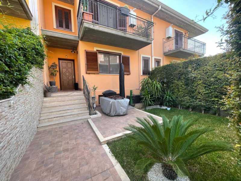 Villa in Vendita ad Gravina di Catania - 275000 Euro