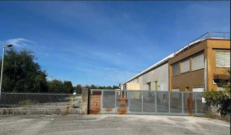 capannone in Vendita a Udine - 1250000 Euro