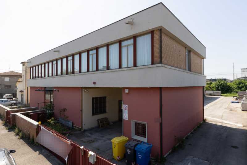 edificio-stabile-palazzo in Vendita ad Coriano - 495750 Euro
