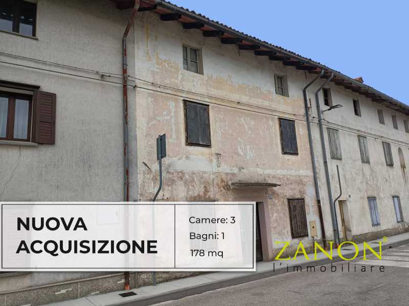 Casa Semi indipendente in Vendita ad Capriva del Friuli - 75000 Euro