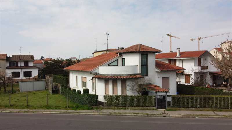 Villa Singola in Vendita ad Vigevano - 250000 Euro