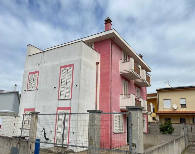 Villa Bifamiliare in Vendita ad Santa Giusta - 230000 Euro