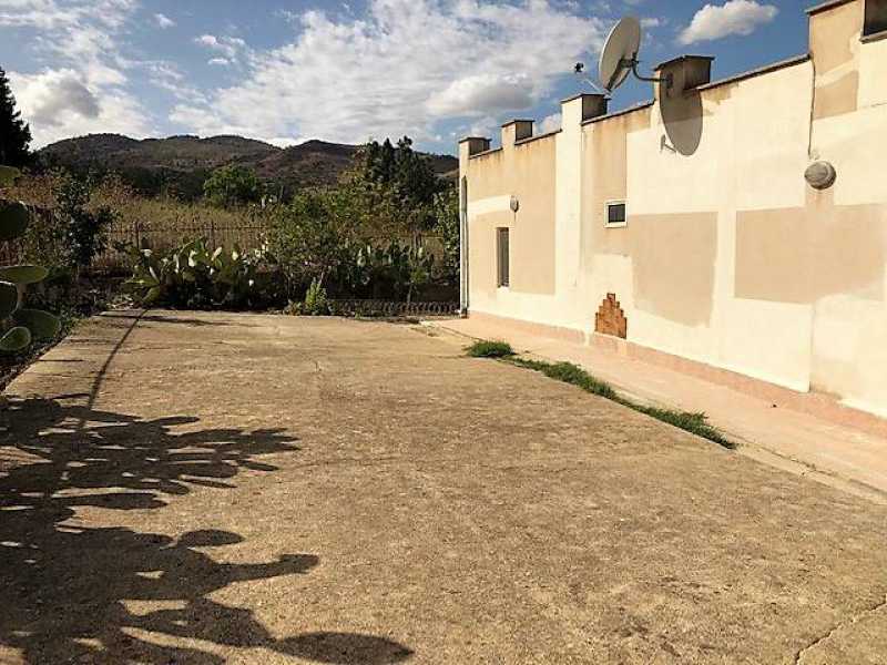 villa singola in vendita a ventimiglia di sicilia loc contrada traversa snc