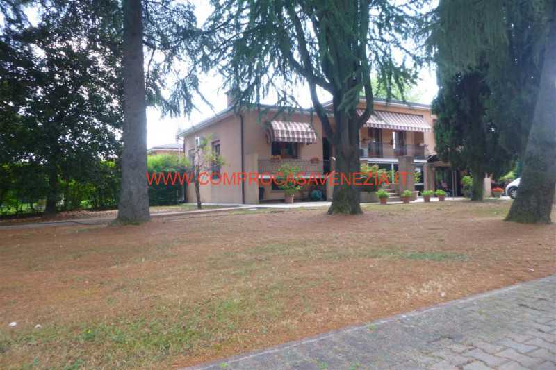 villa bifamiliare in vendita a venezia via visinoni